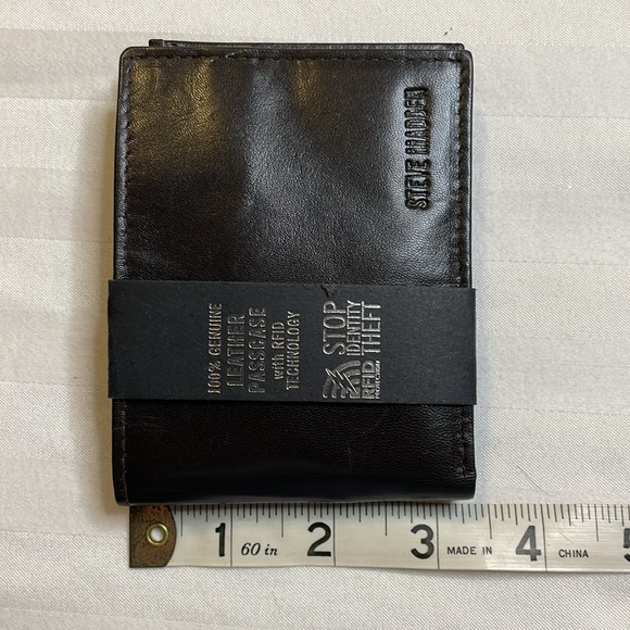 Steve Madden Black Leather Passcase RFID Technology-Wallet - Picture 7 of 8